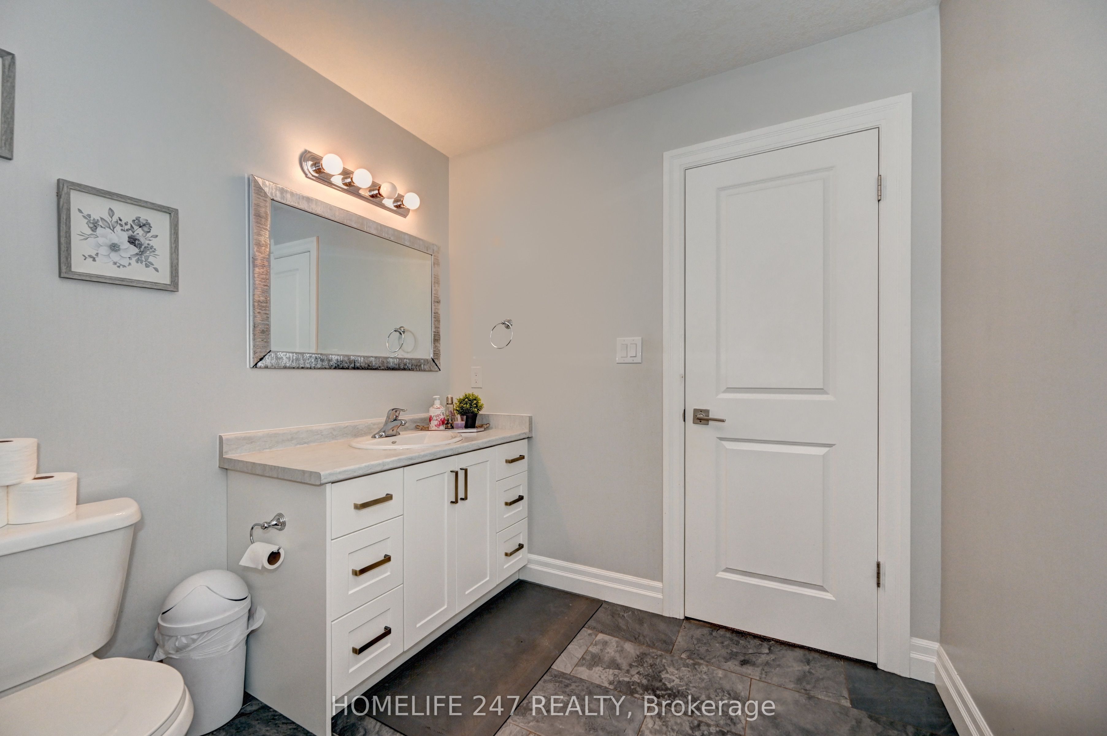 815 Binning Street W Property Photo 18