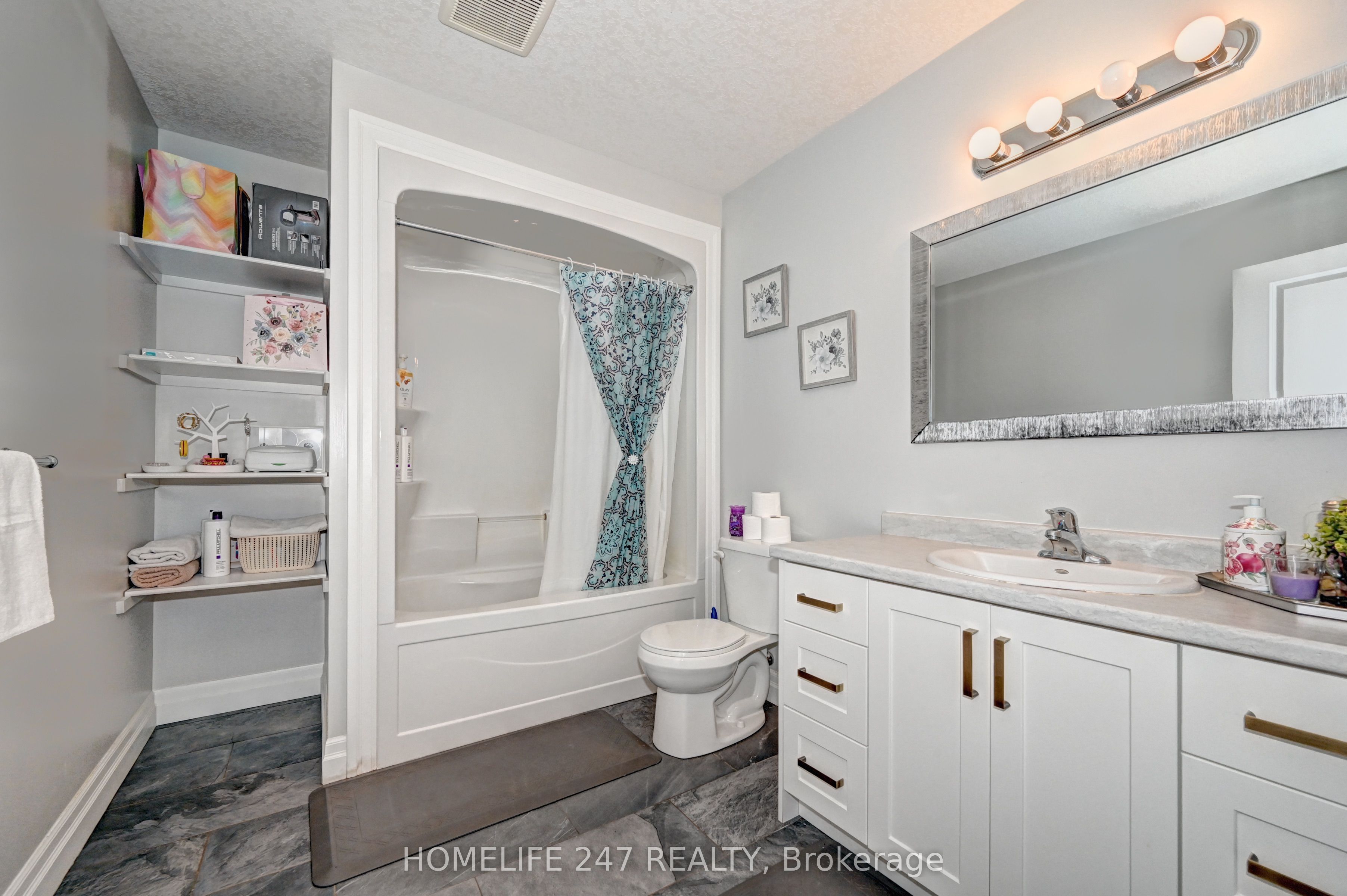 815 Binning Street W Property Photo 19