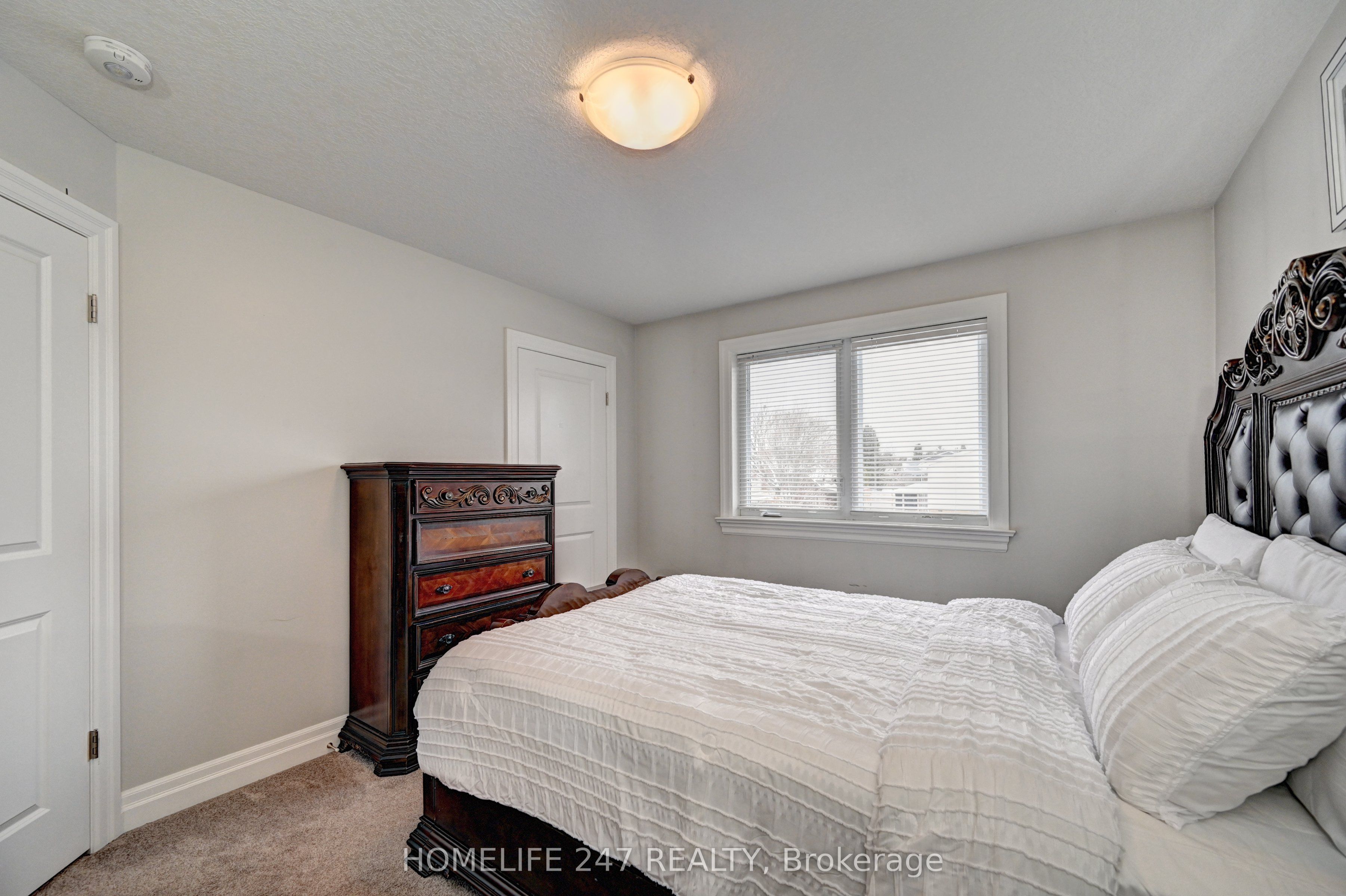 815 Binning Street W Property Photo 22