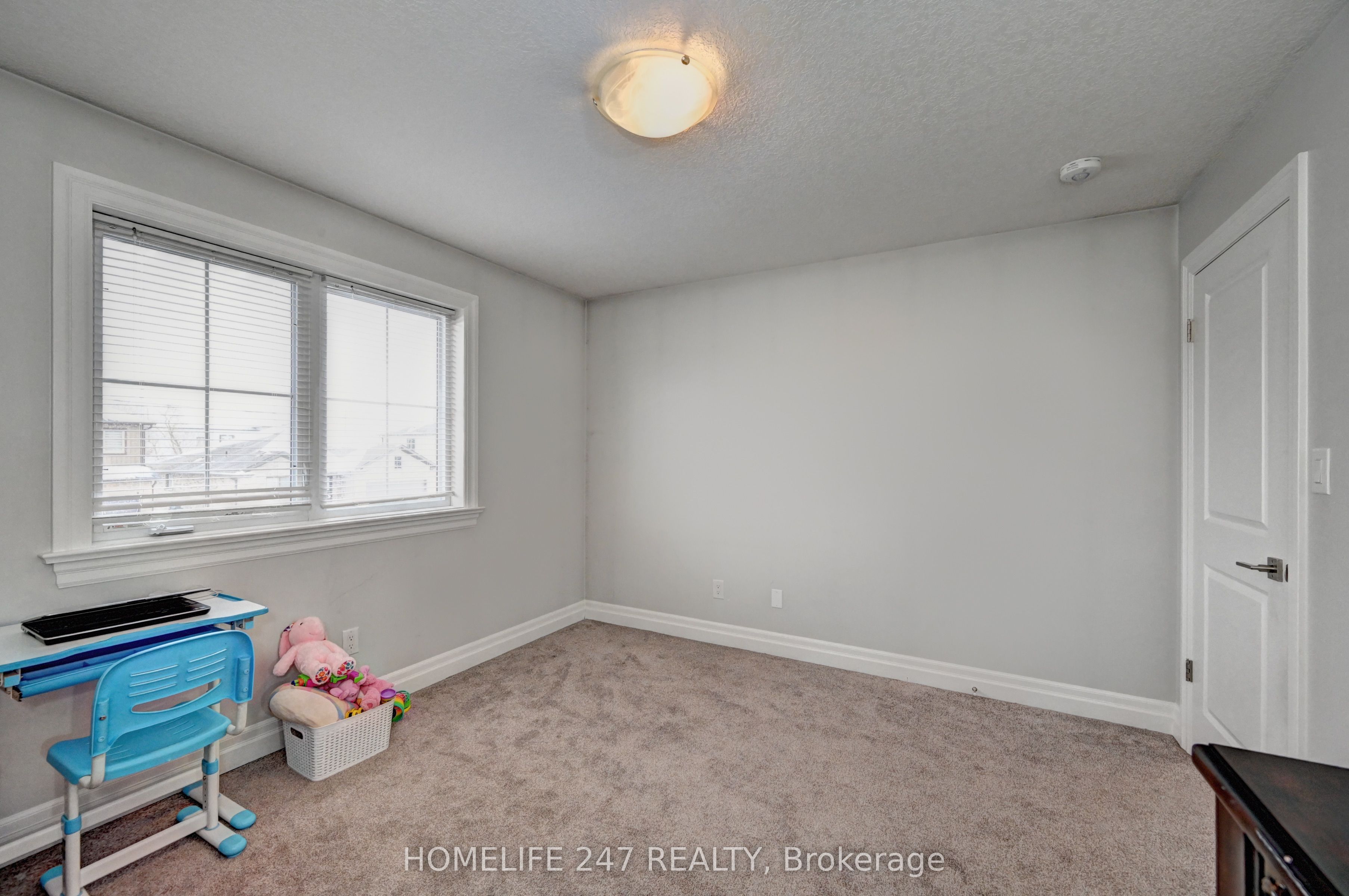815 Binning Street W Property Photo 24