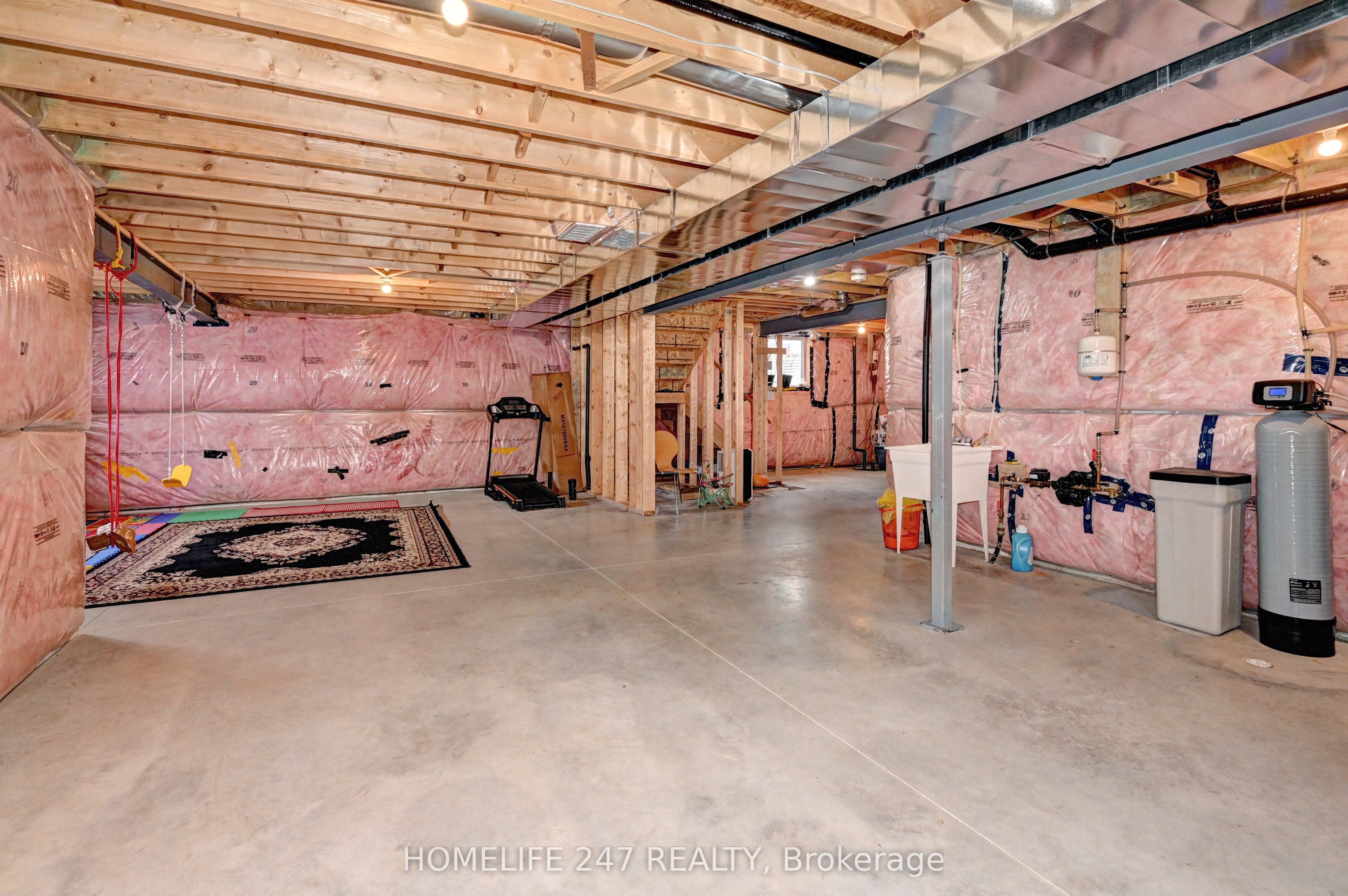 815 Binning Street W Property Photo 26