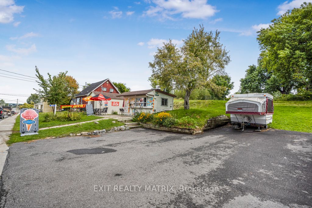 1868 Labonte Street Property Photo 2