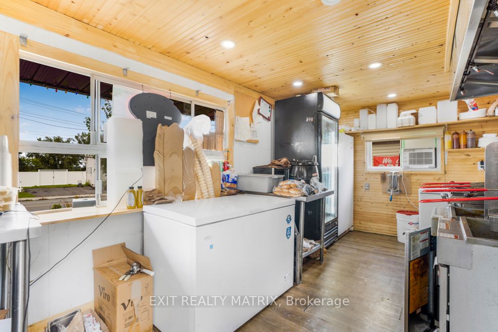 1868 Labonte Street Property Photo 4