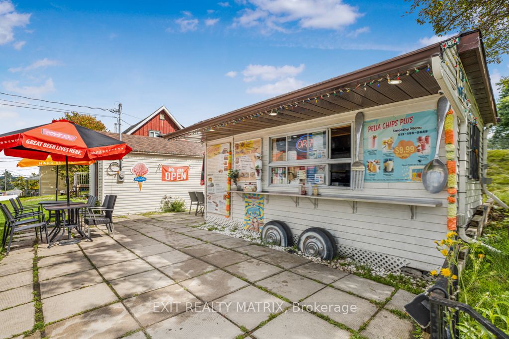 1868 Labonte Street Property Photo 10
