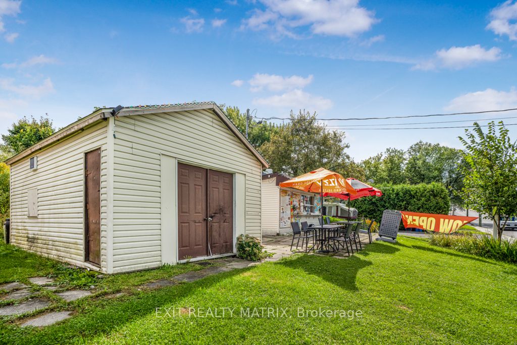 1868 Labonte Street Property Photo 12