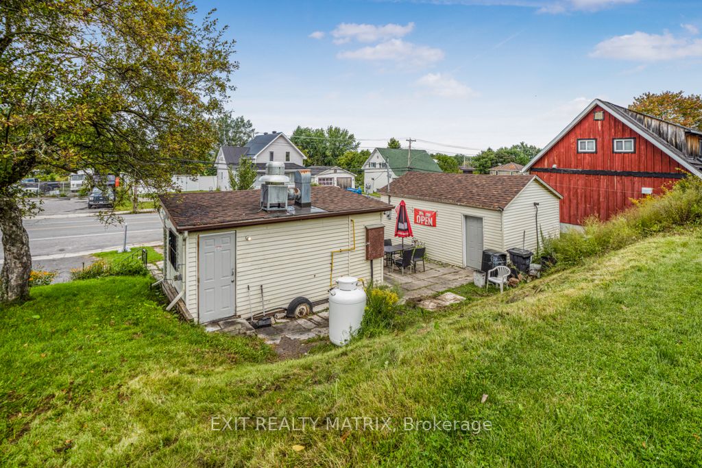 1868 Labonte Street Property Photo 16