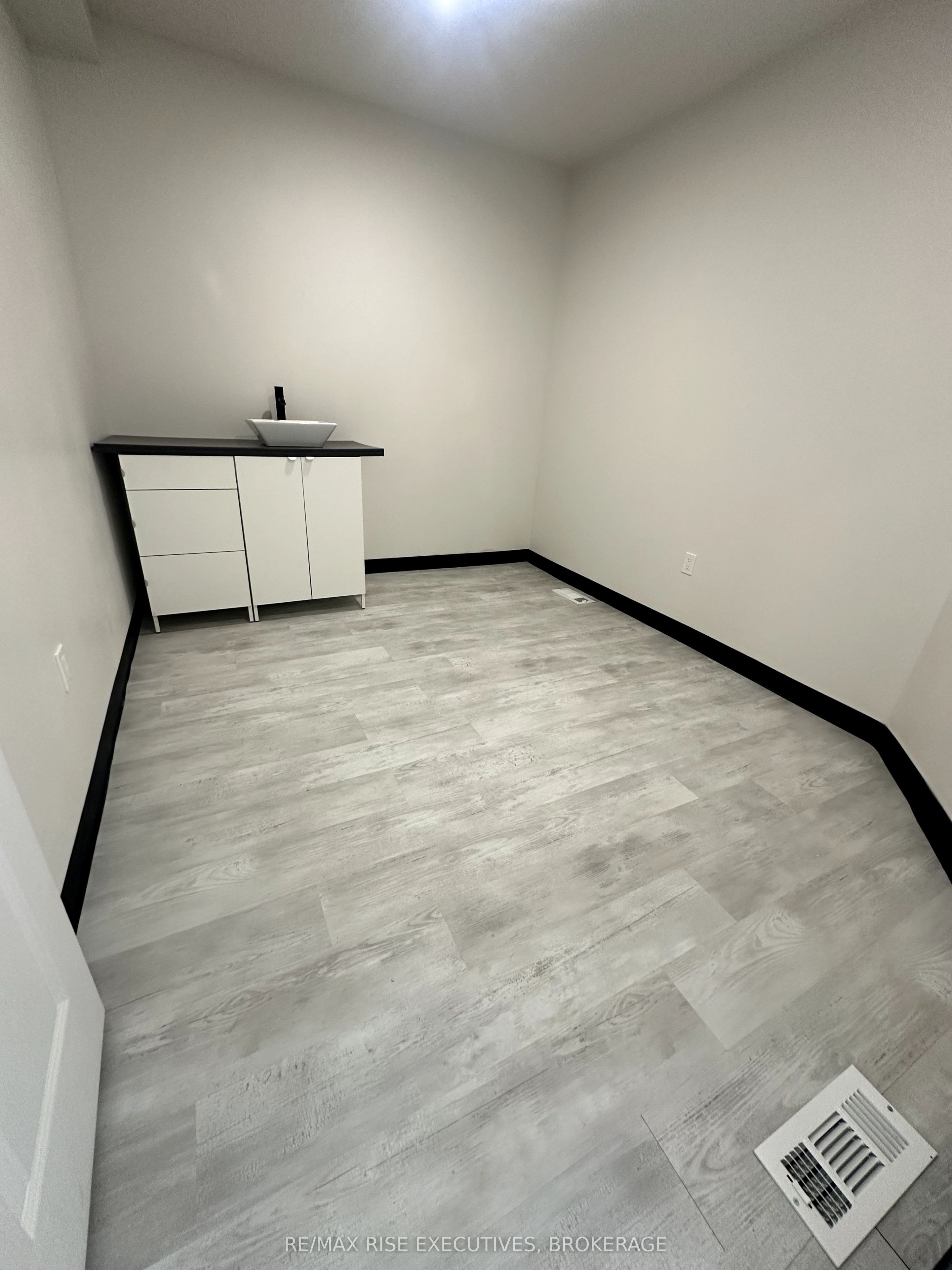 #1 - 714 Front Road Property Photo 17