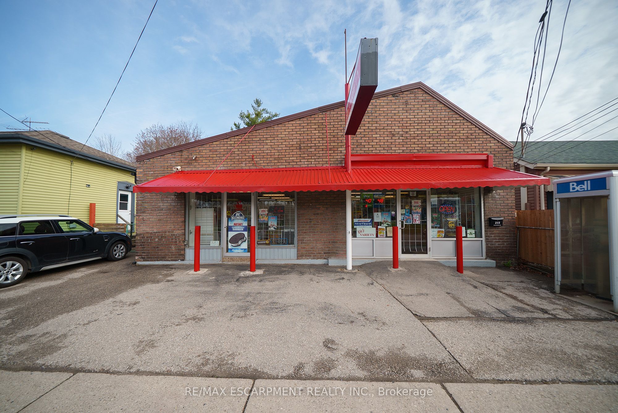 215 Grand River Ave Property Photo