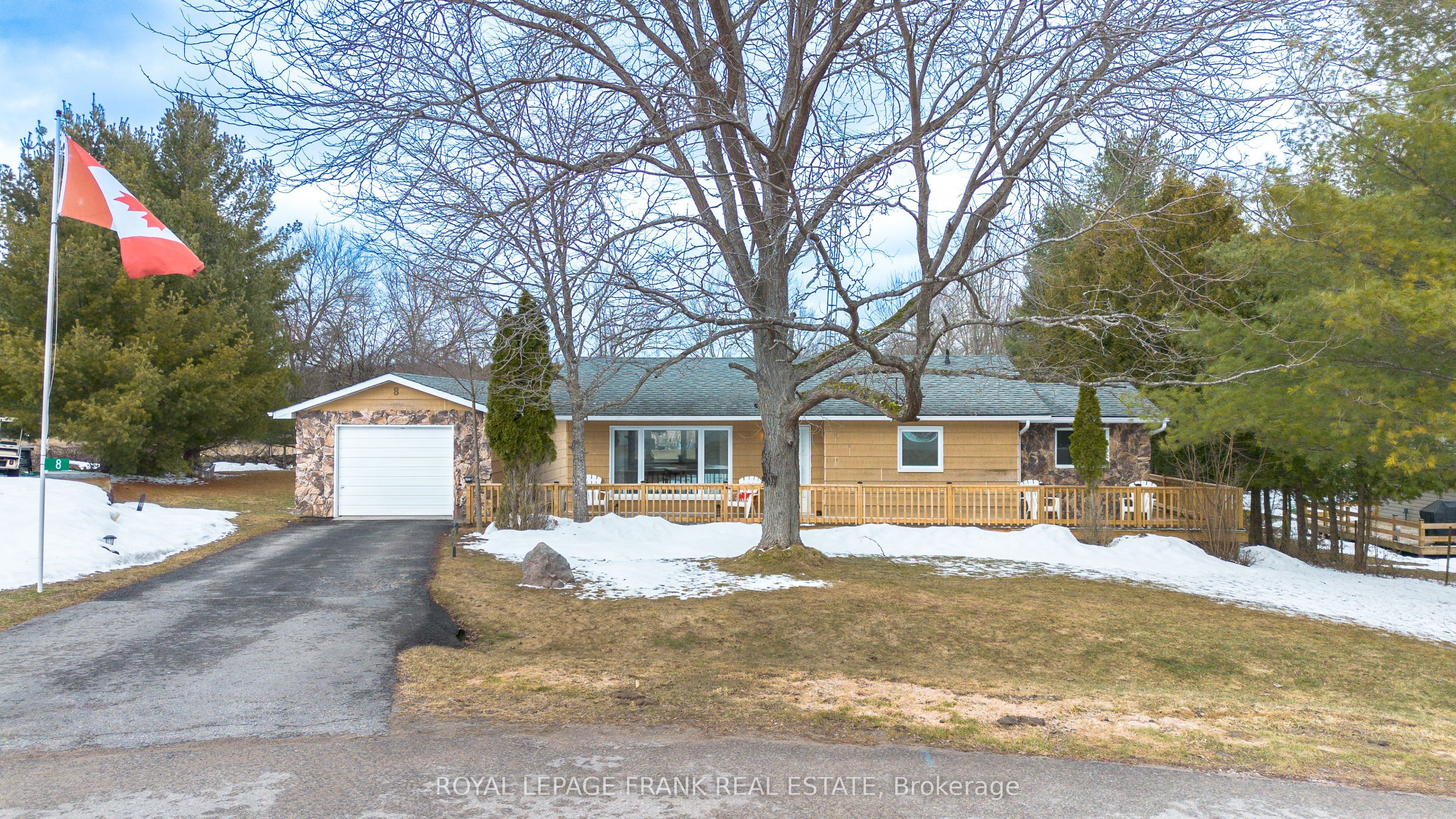8 Pinewood Cres Property Photo