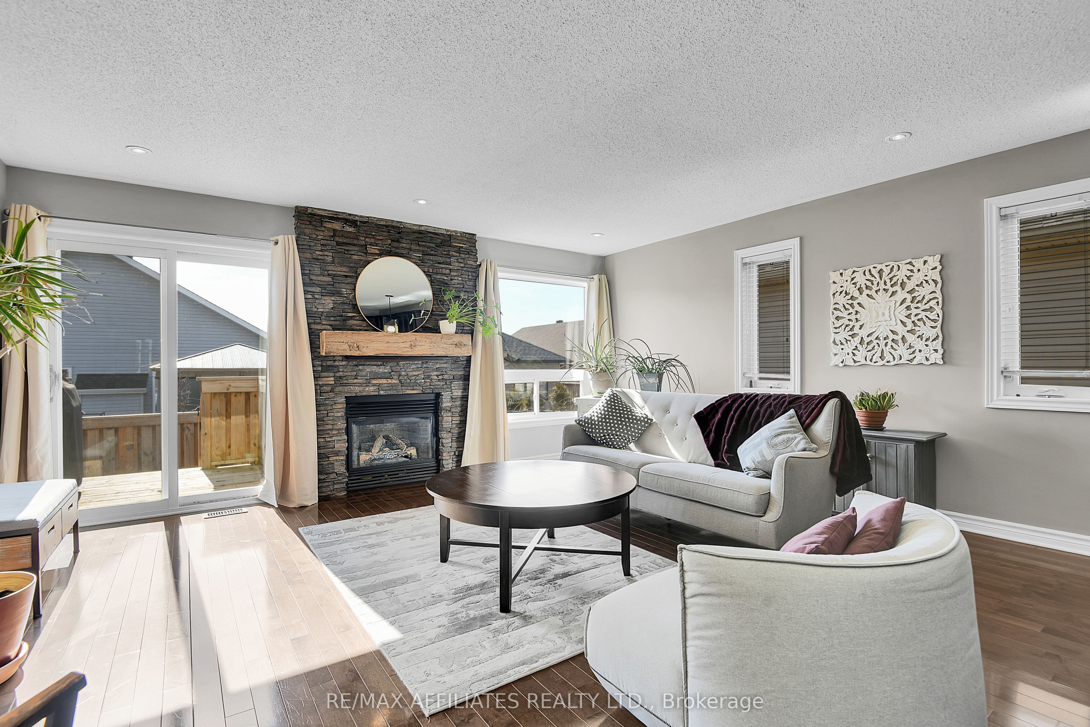 448 Van Dusen Street Property Photo 3