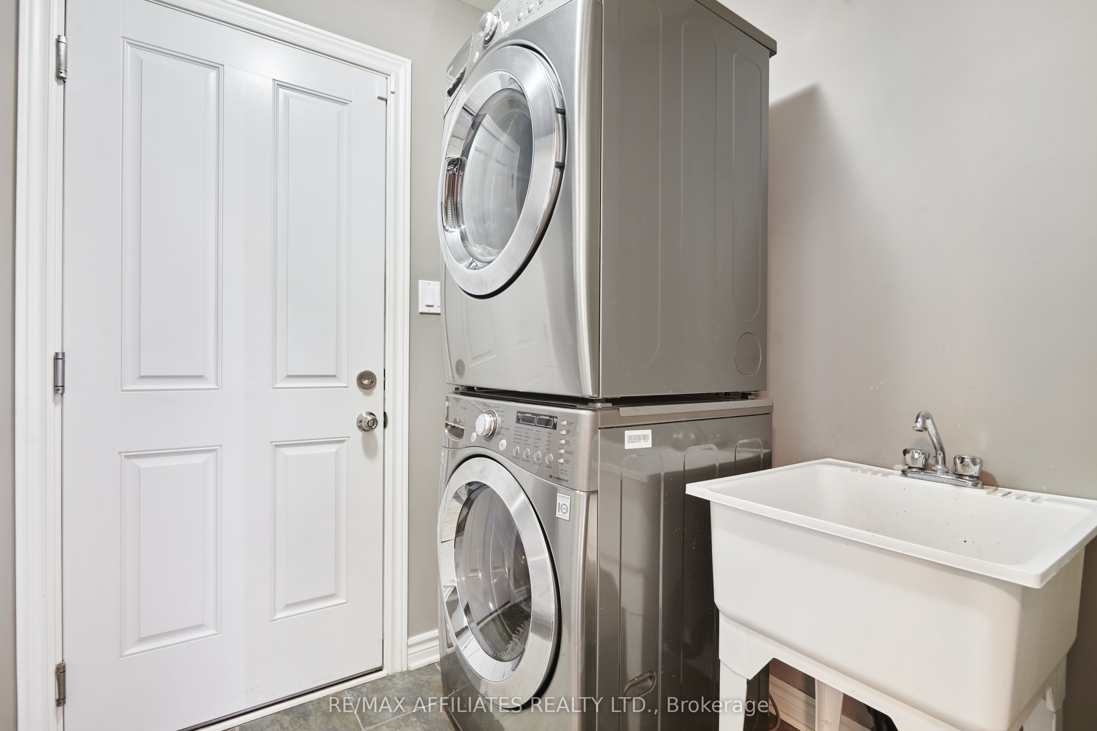 448 Van Dusen Street Property Photo 20