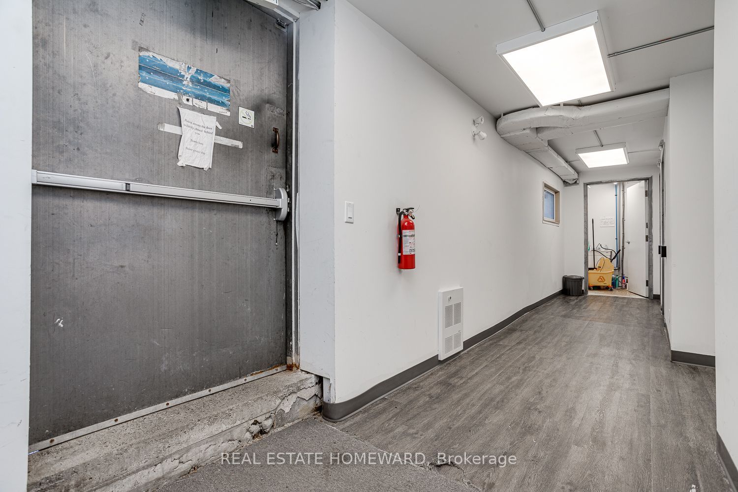 52 King Street Property Photo 8