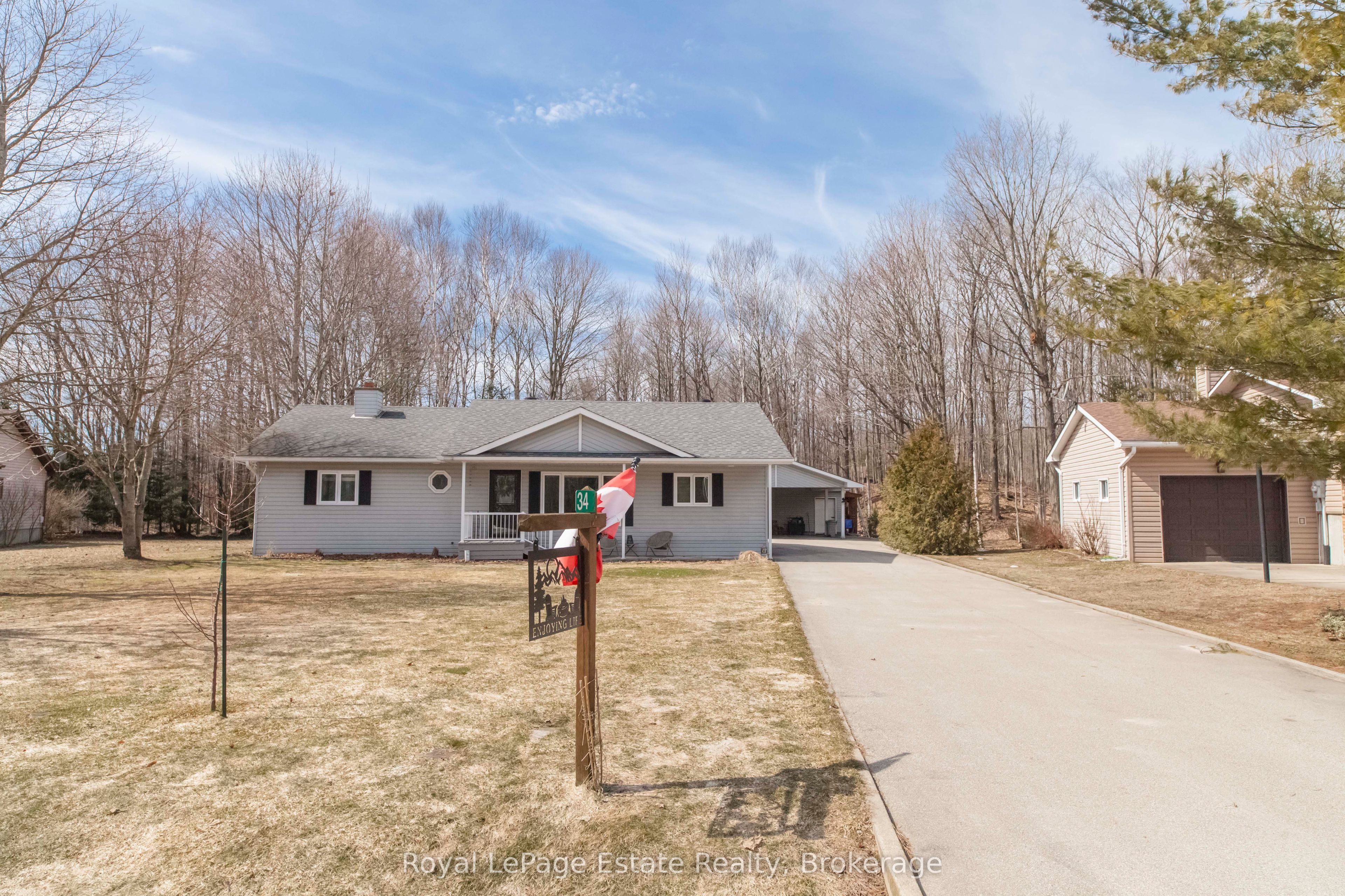 34 Sauble Woods Crescent Property Photo