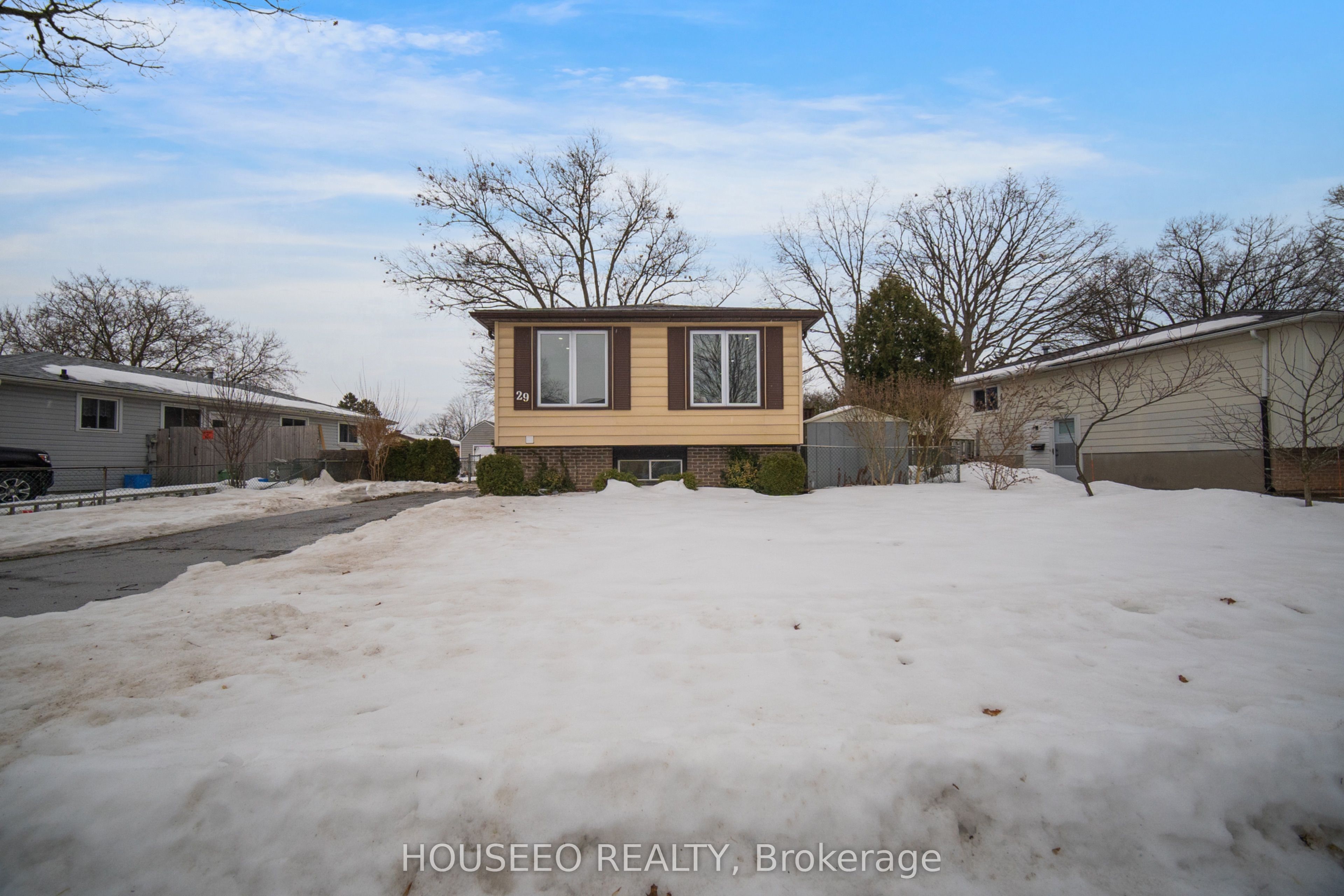 29 Court Ln Property Photo