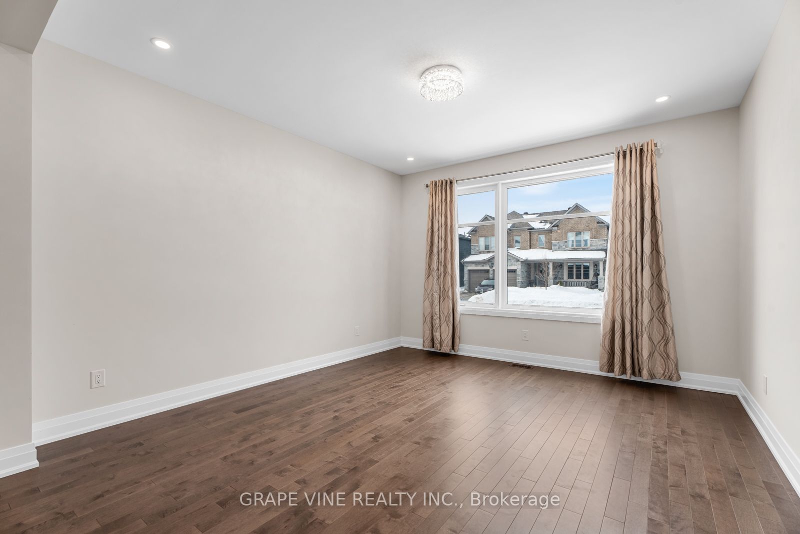 61 Adrift Street Property Photo 5