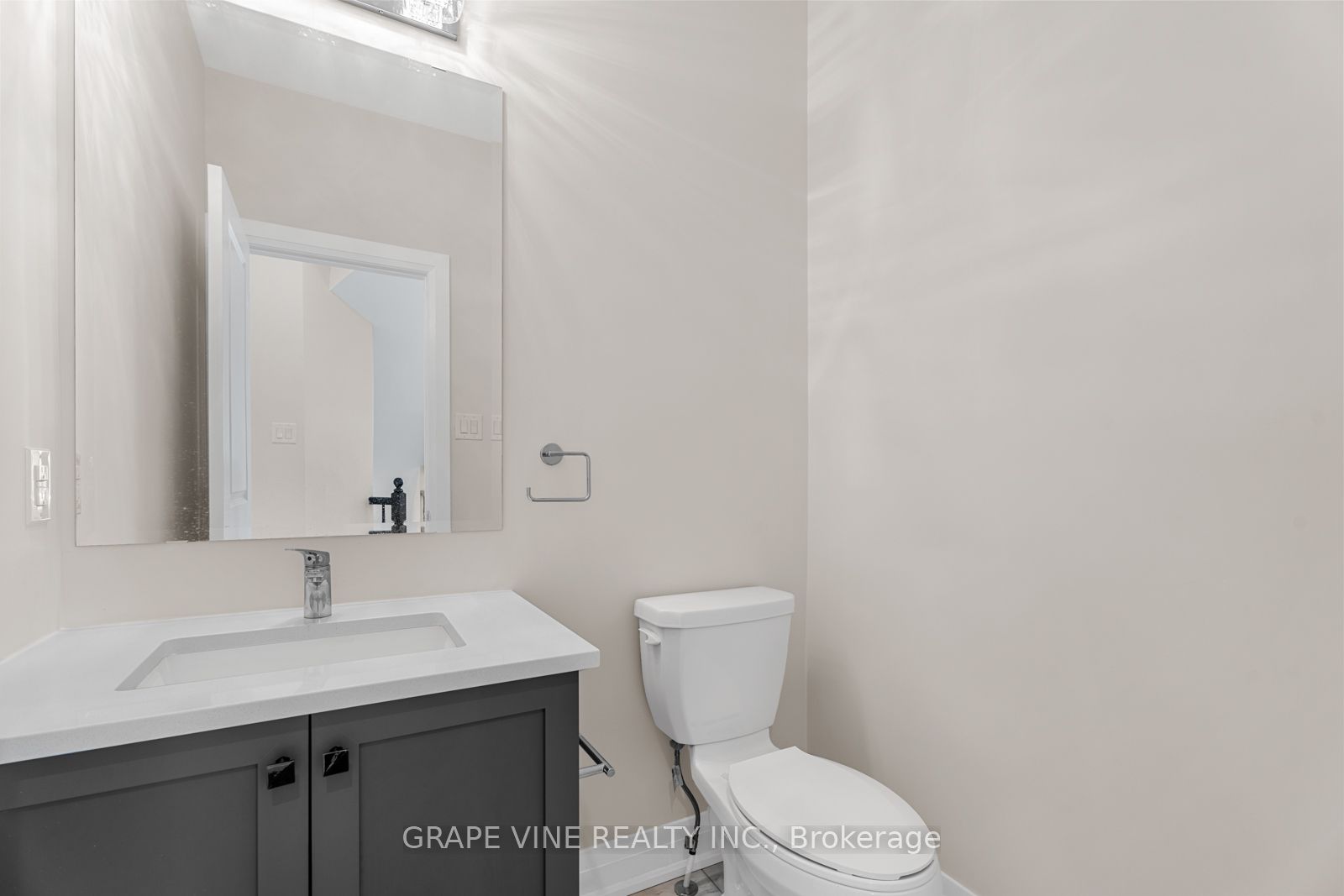 61 Adrift Street Property Photo 9