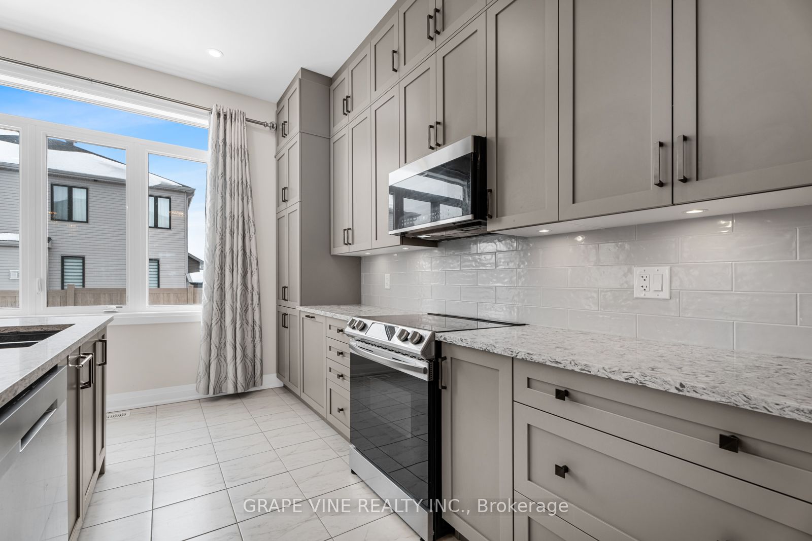 61 Adrift Street Property Photo 11