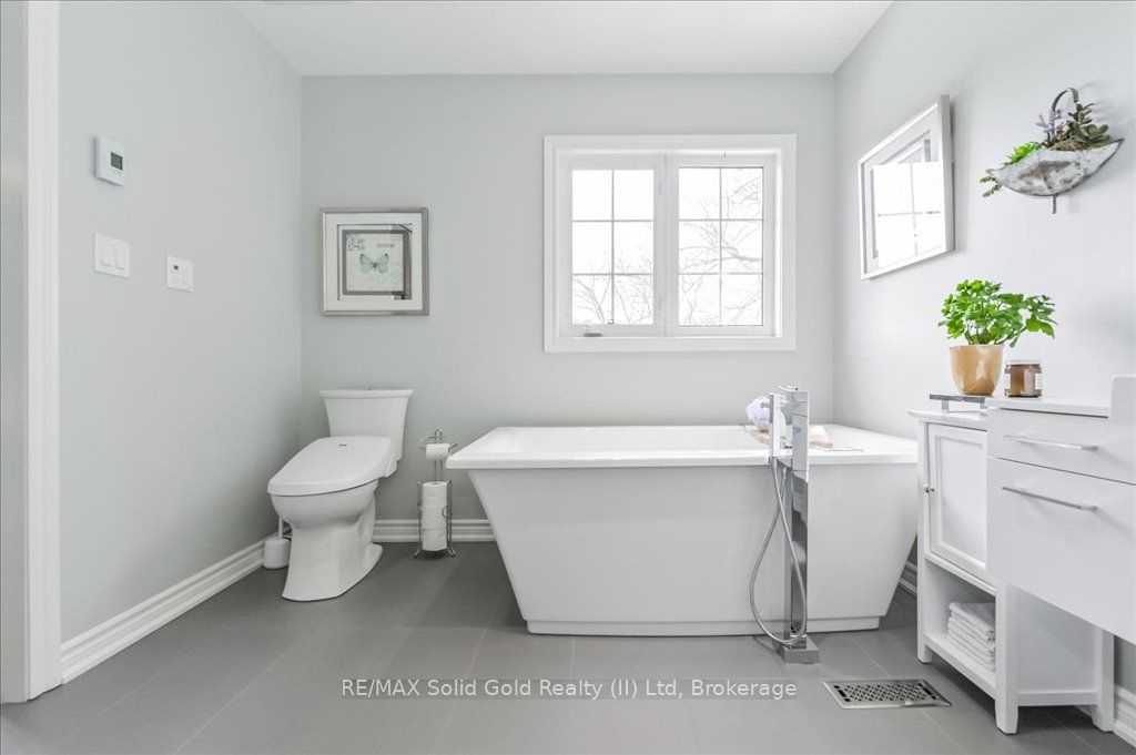 446 St Andrew Street Property Photo 30