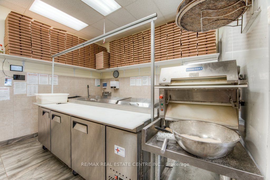 #6 - 20 Woodlawn Road Property Photo 8