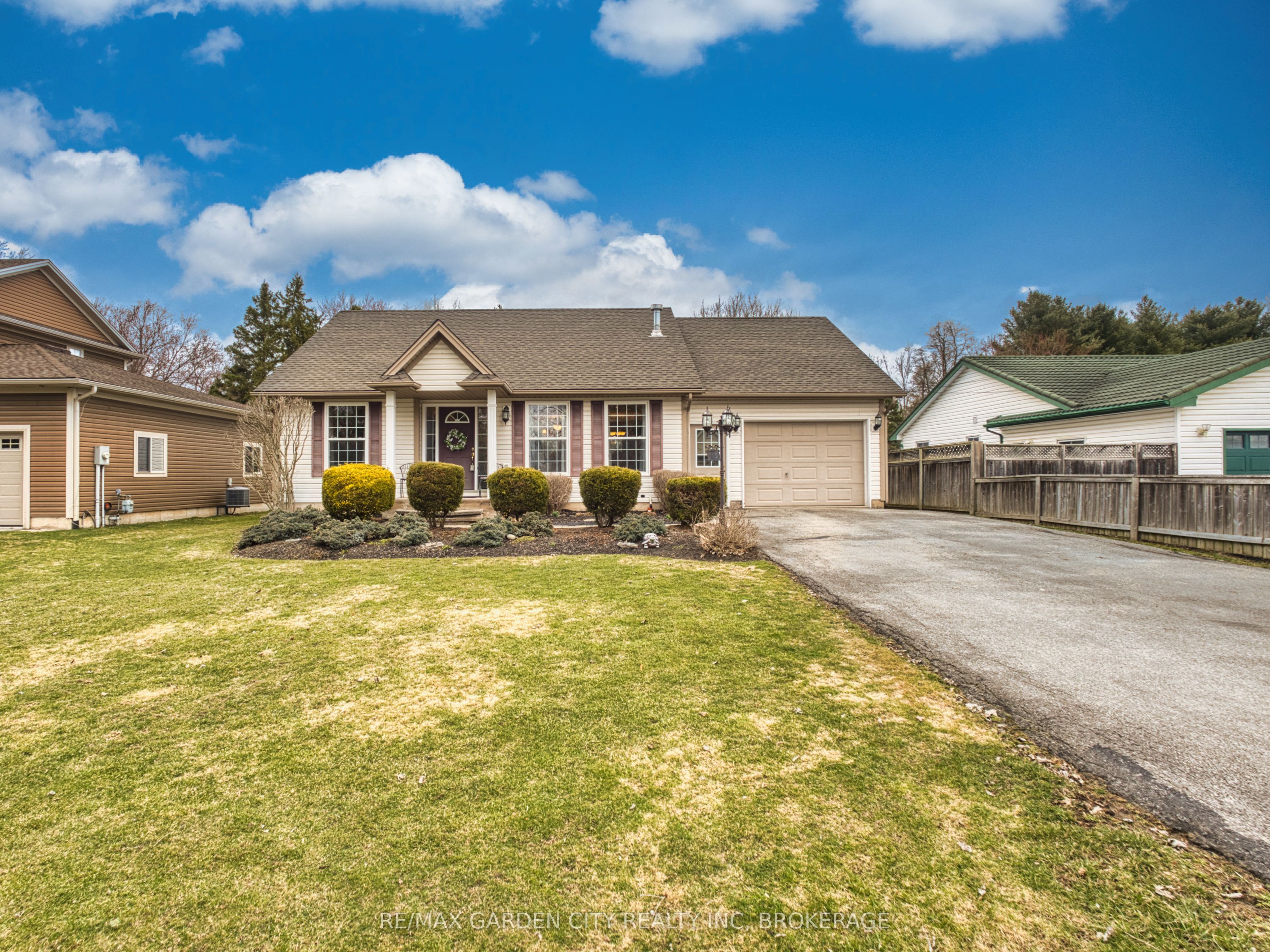 785 Foss Road Property Photo