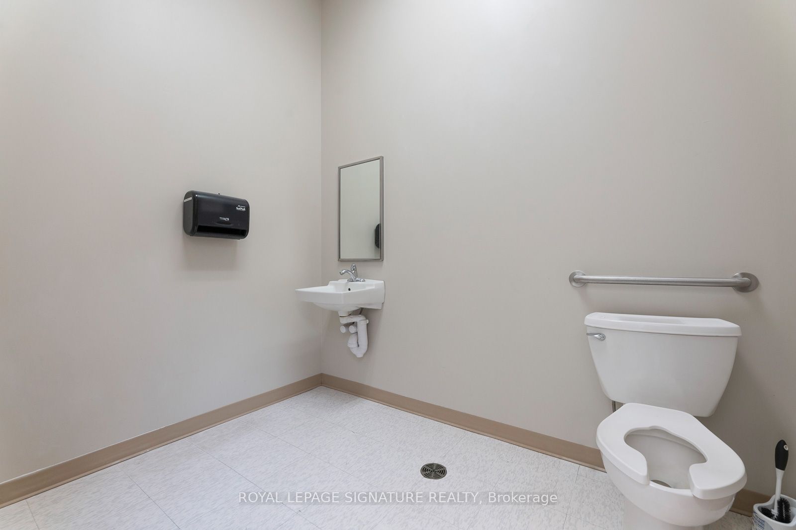 #214c - 55 Wyndham St N Property Photo 14