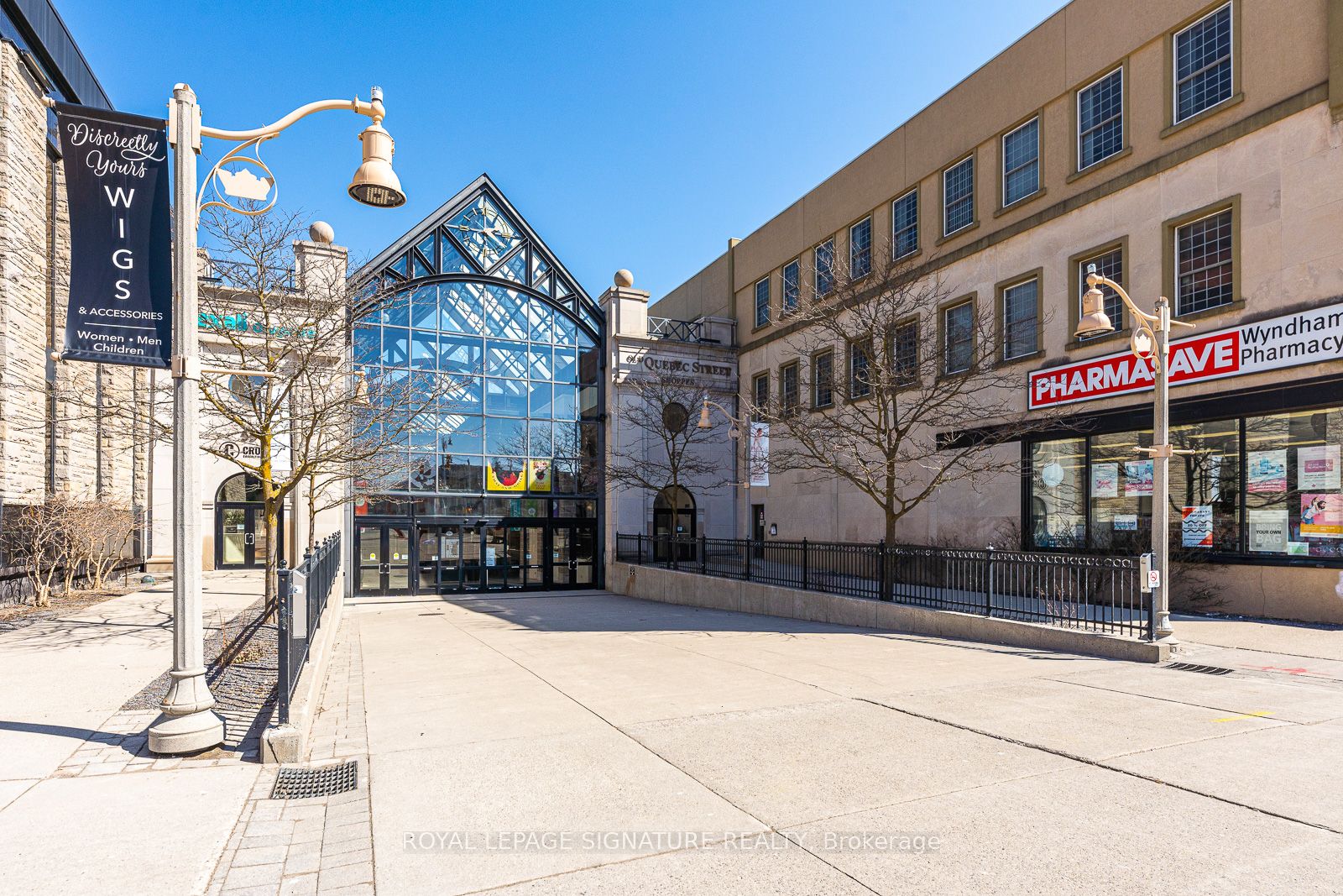 #214c - 55 Wyndham St N Property Photo 17