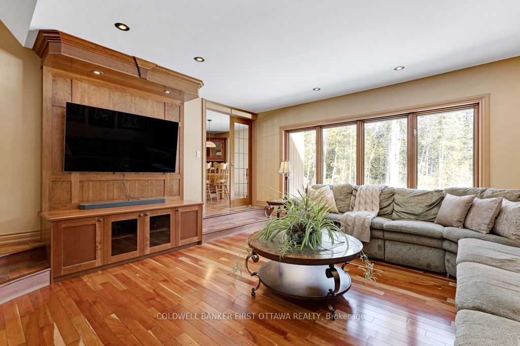 206 Deerwood Drive Property Photo 10