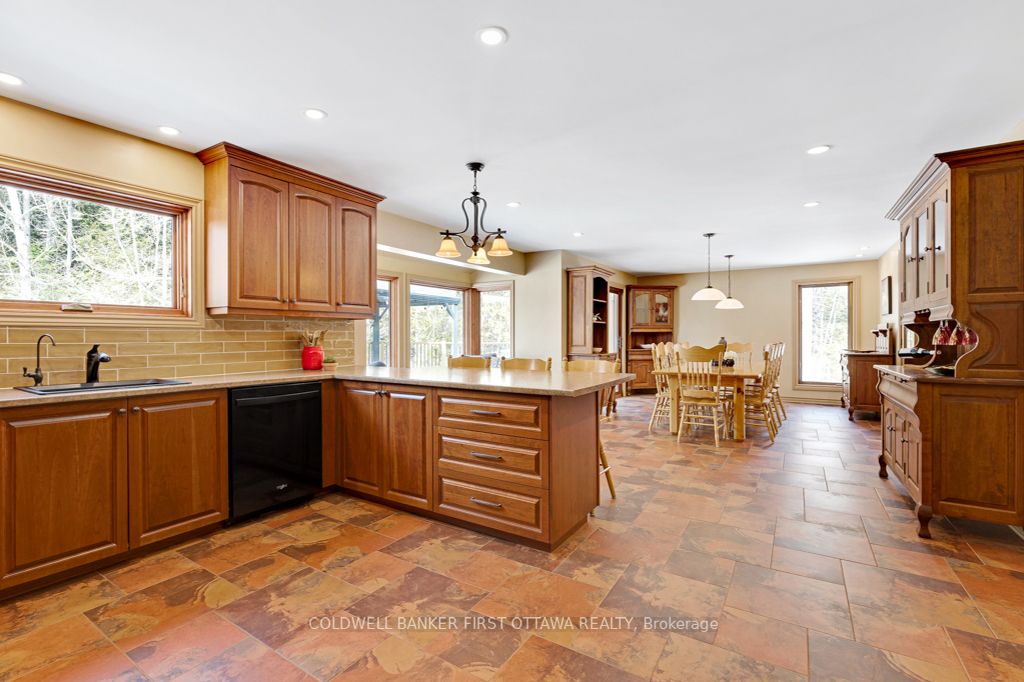 206 Deerwood Drive Property Photo 13