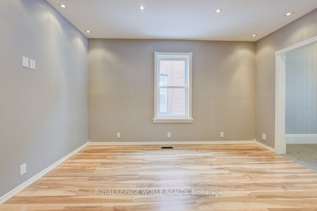 282 Douro Street Property Photo 14