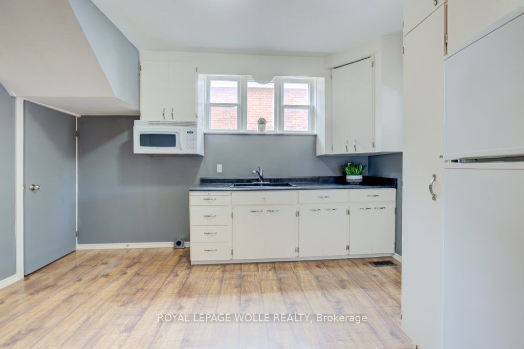 282 Douro Street Property Photo 16