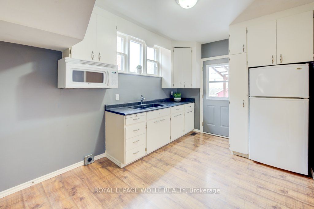 282 Douro Street Property Photo 18
