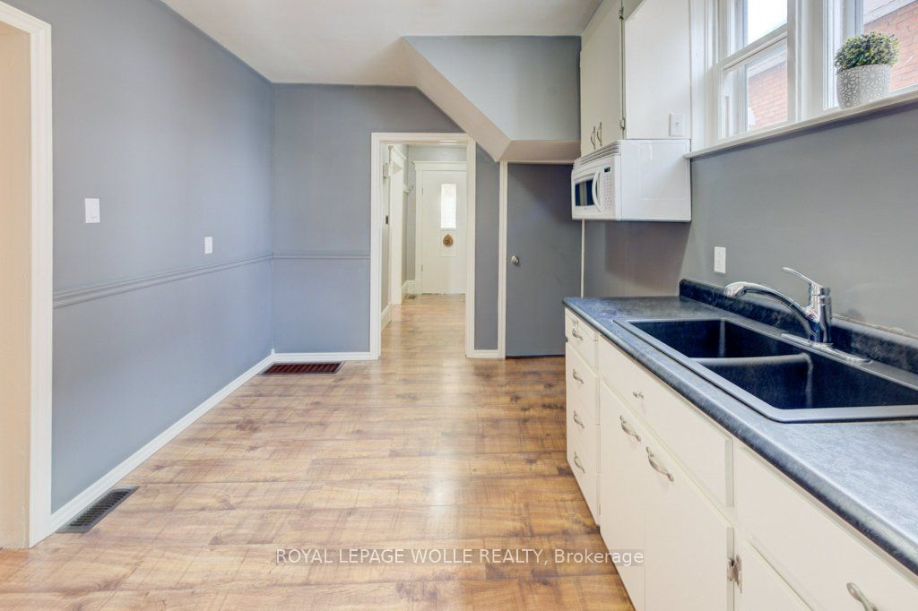 282 Douro Street Property Photo 19
