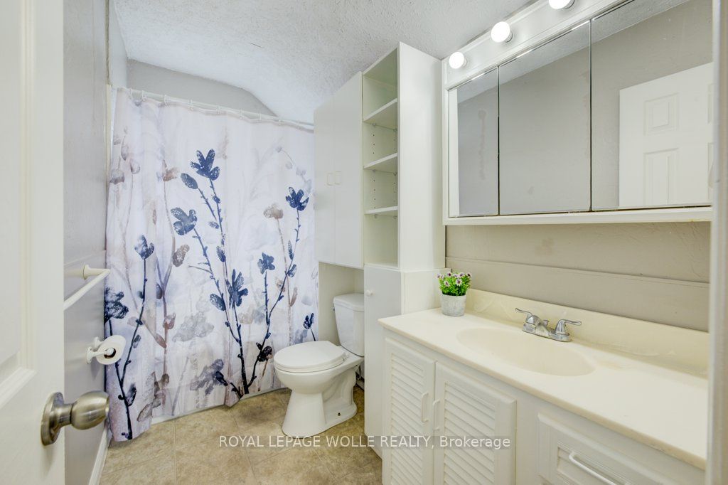 282 Douro Street Property Photo 27