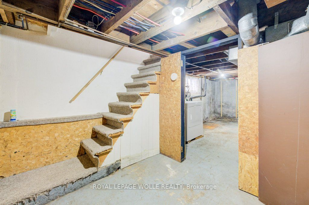 282 Douro Street Property Photo 28