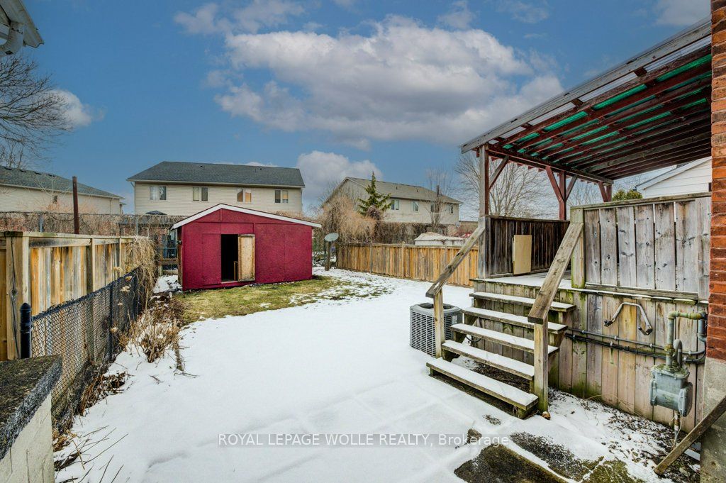 282 Douro Street Property Photo 34