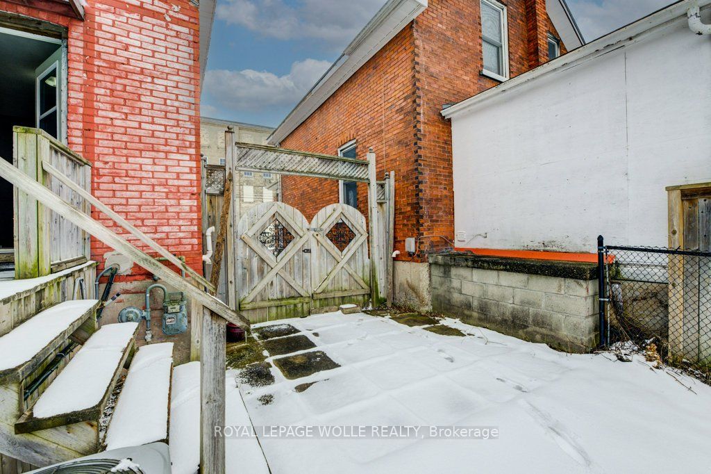 282 Douro Street Property Photo 39