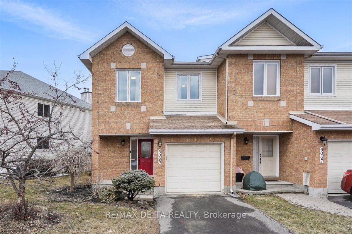 6065 Pineglade Cres Property Photo 1
