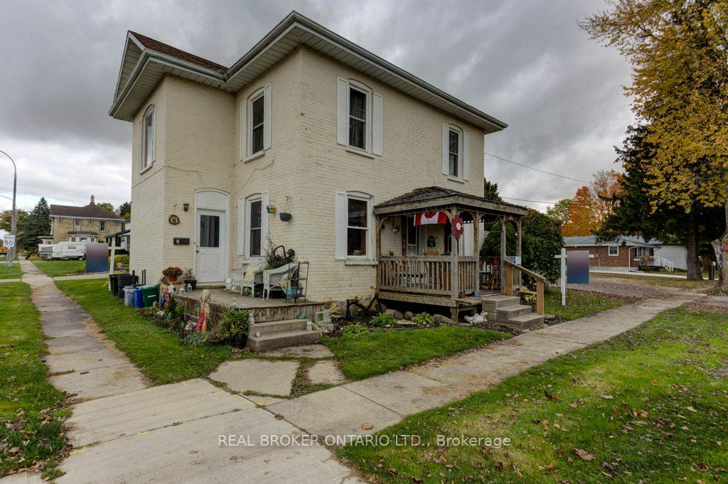 410 Queen St S Property Photo 1