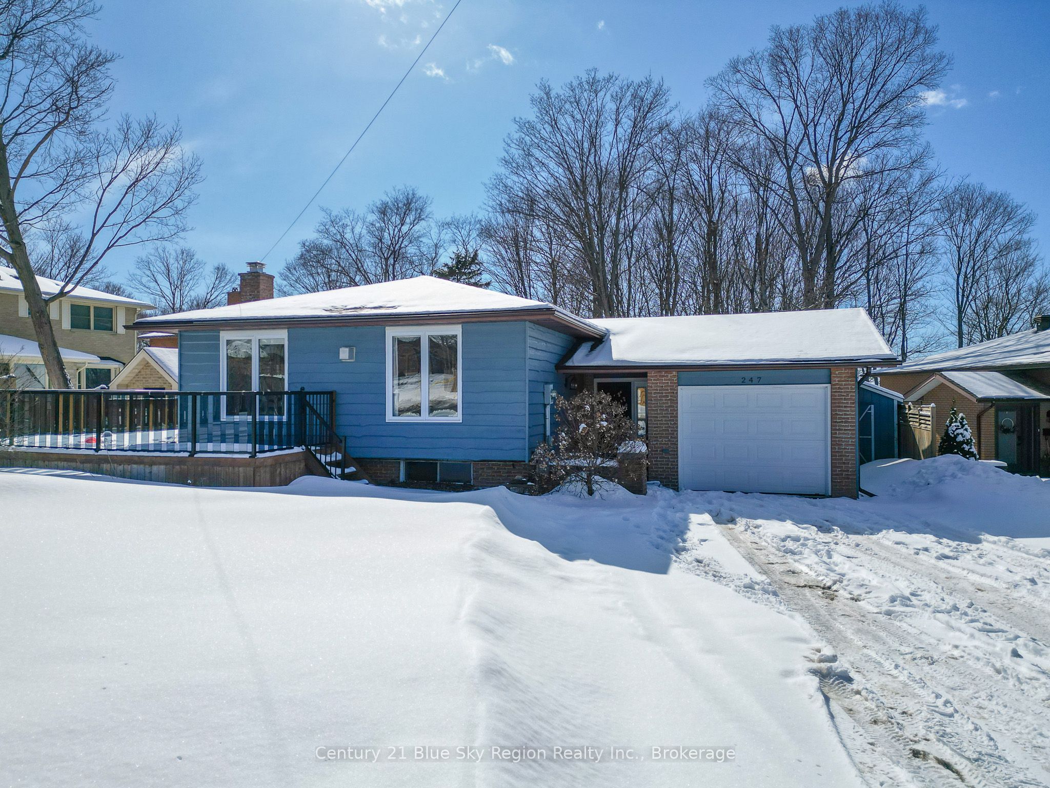 247 Surrey Dr Property Photo 1