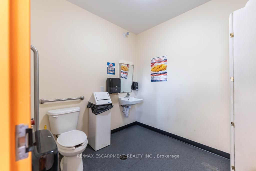 #2 - 70 Livingston Avenue Property Photo 19