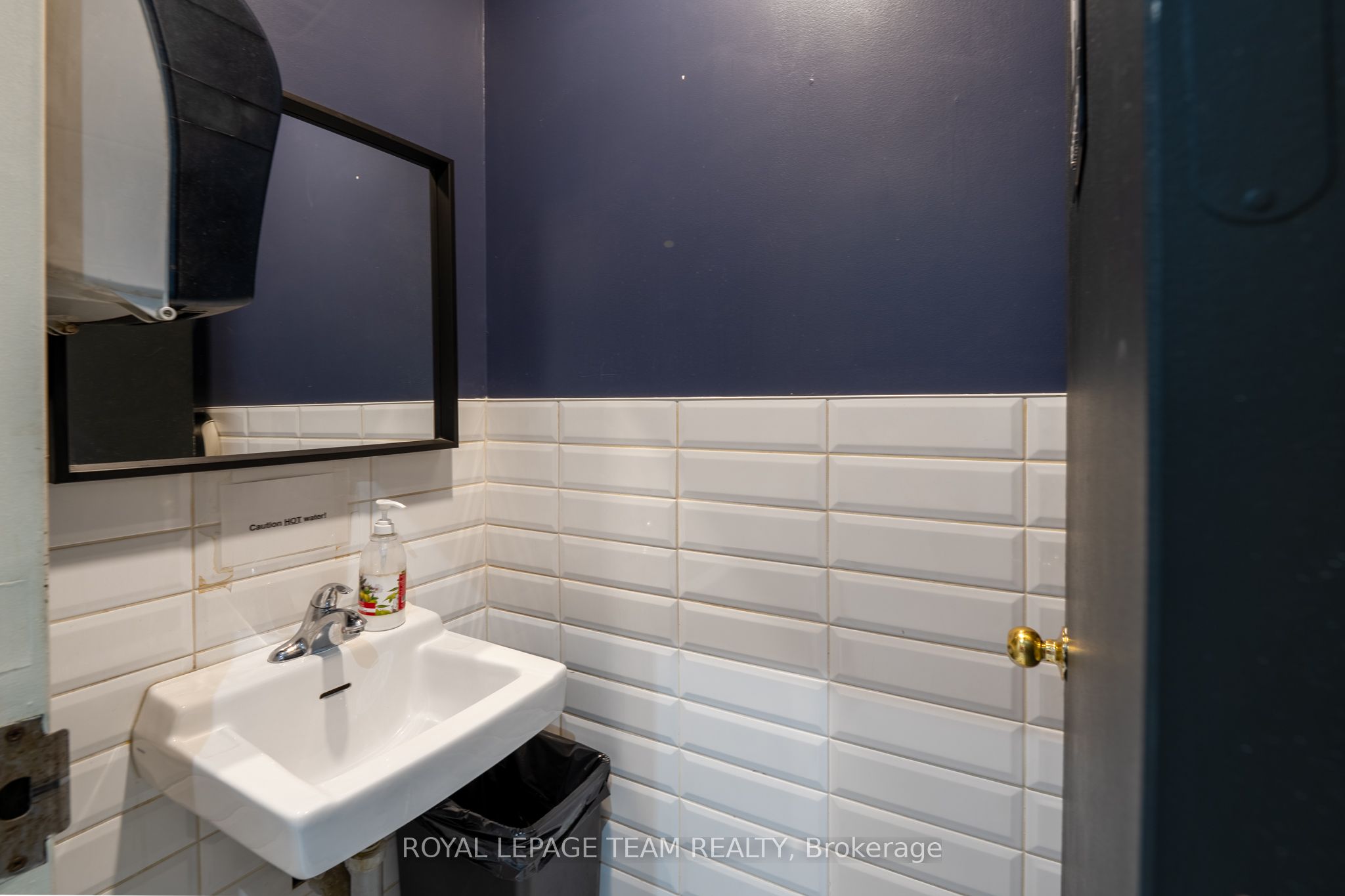 #3 - 1691 Merivale Road Property Photo 14
