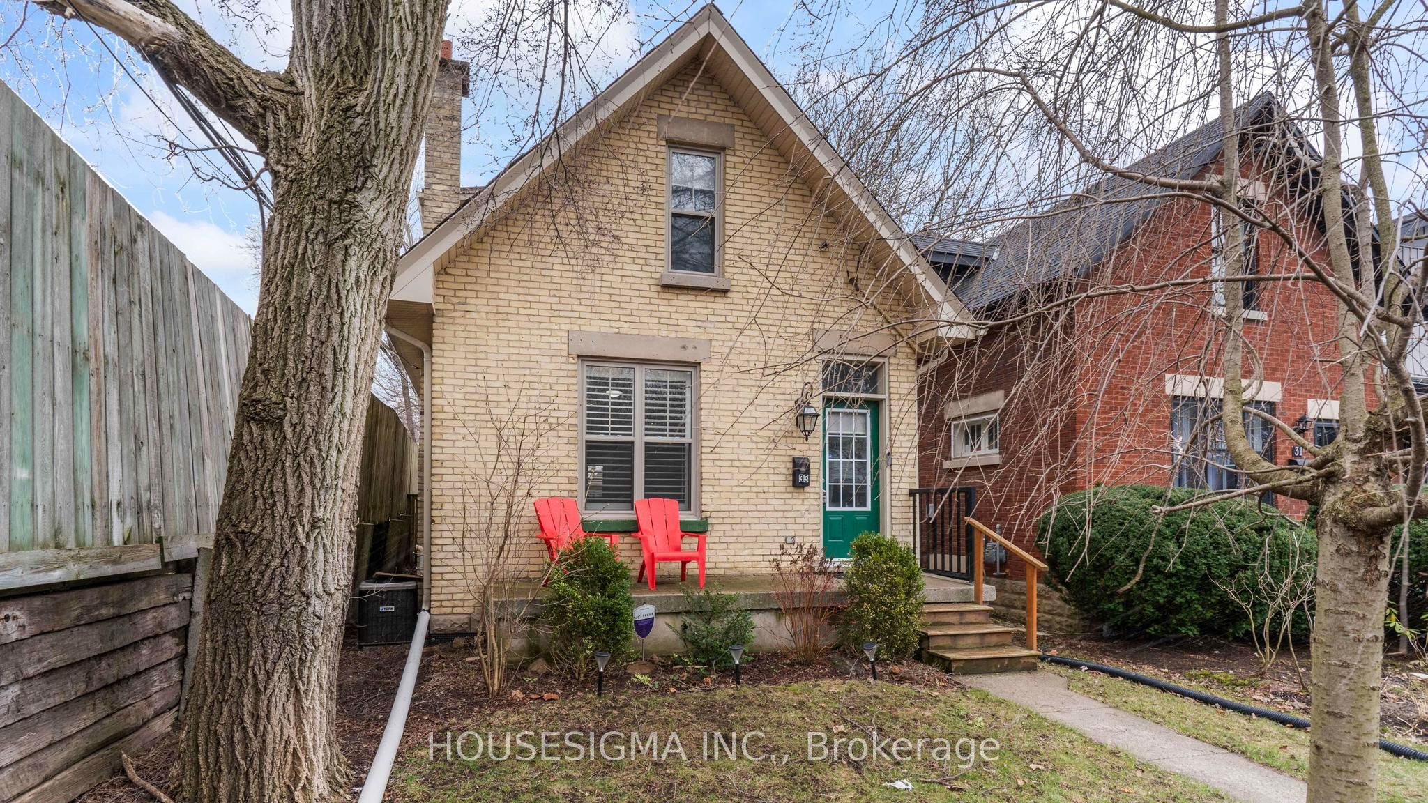 33 Carlton Ave Property Photo