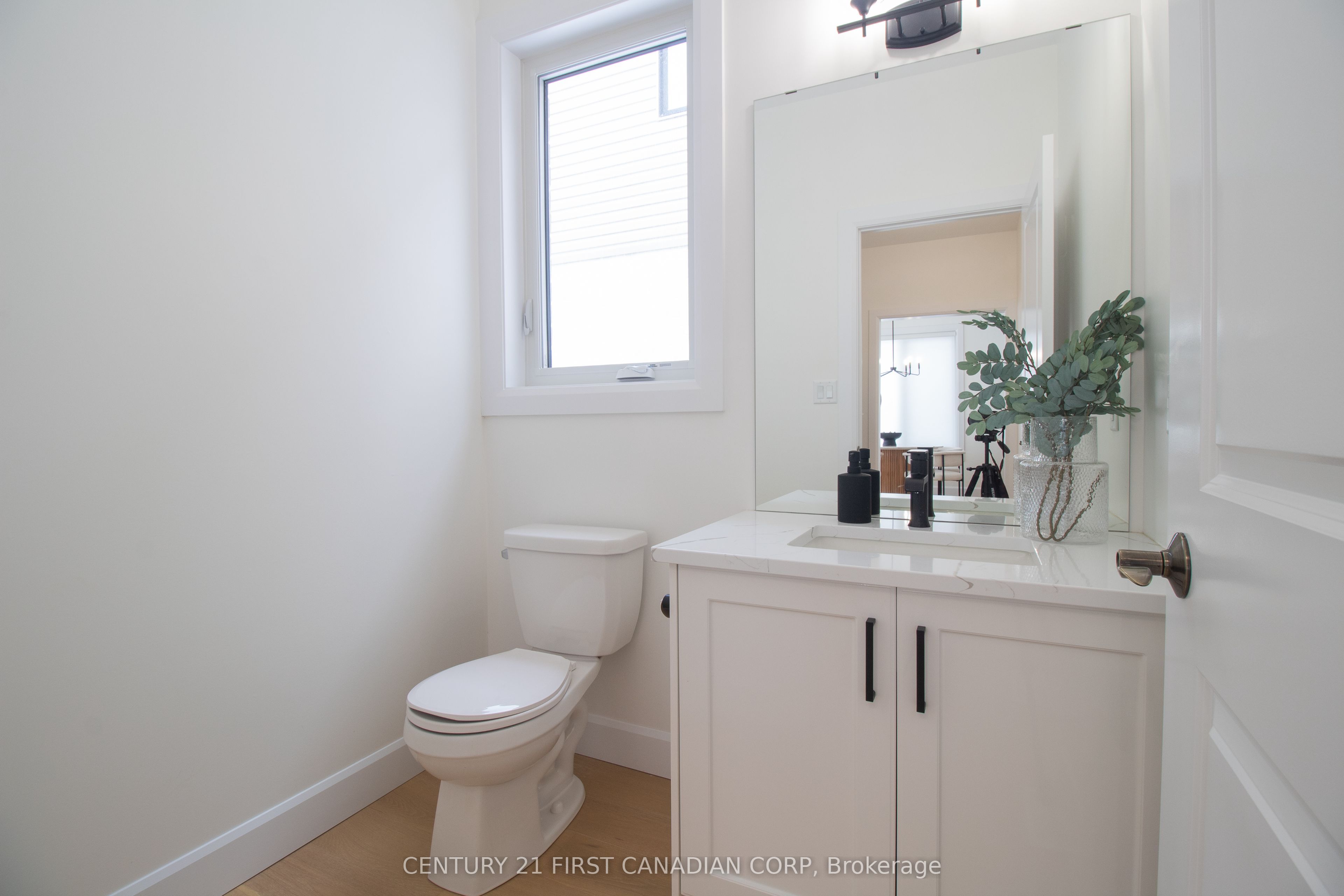 1378 Shields Place Property Photo 12