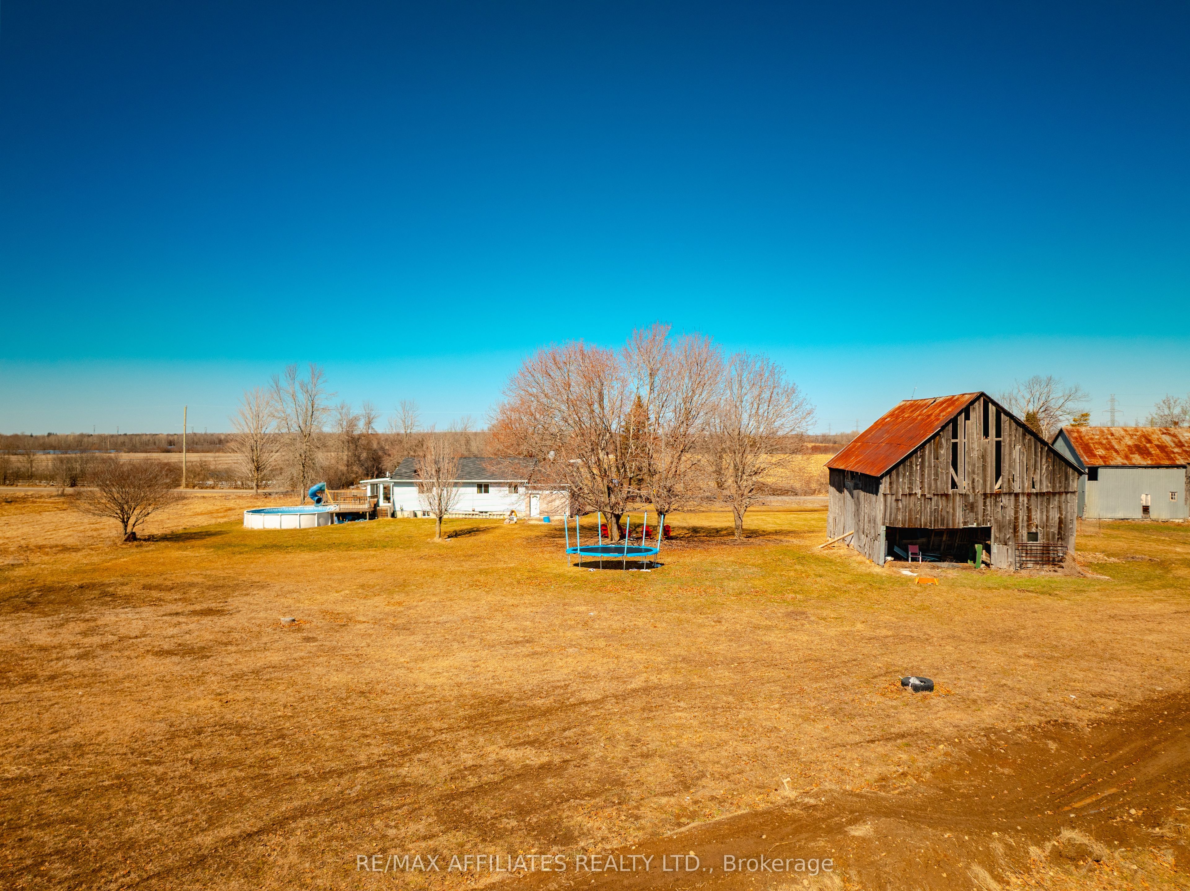 885 Townline Road Property Photo 9