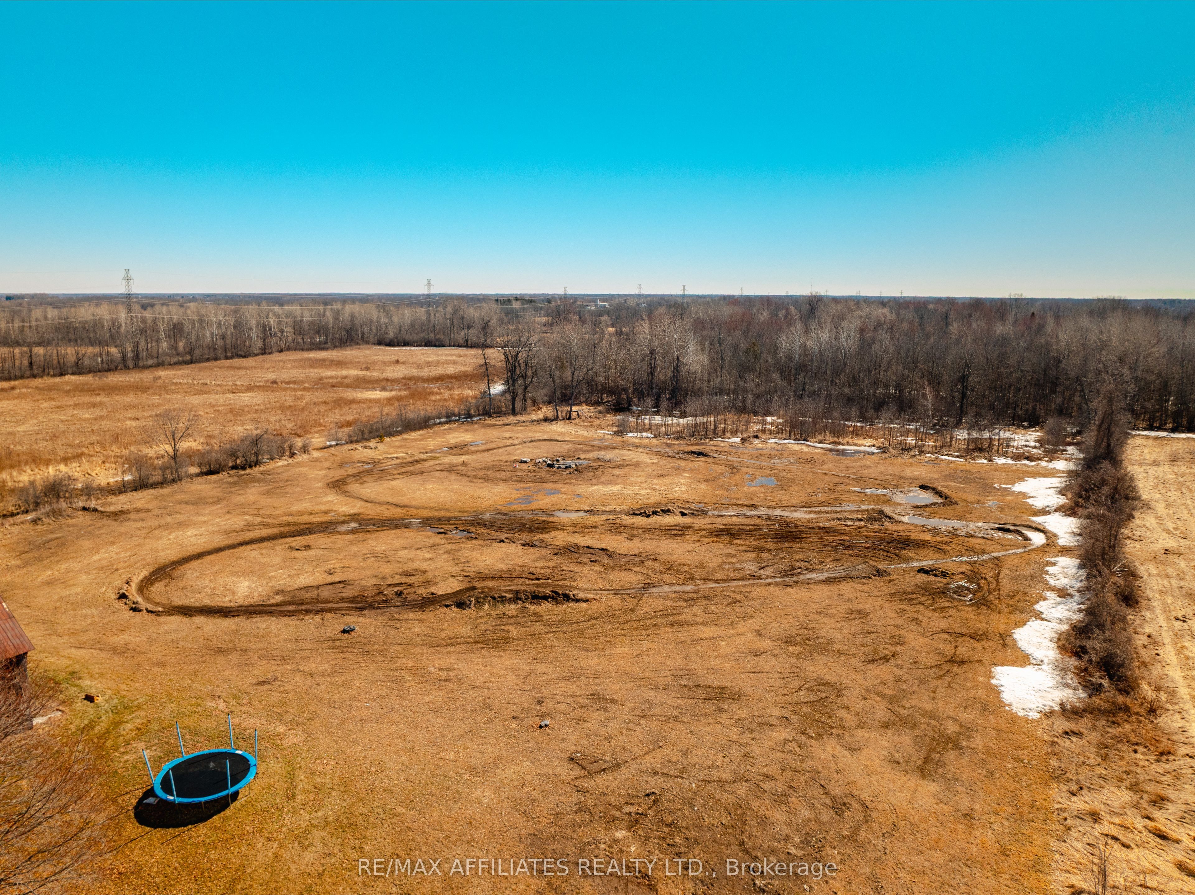 885 Townline Road Property Photo 11