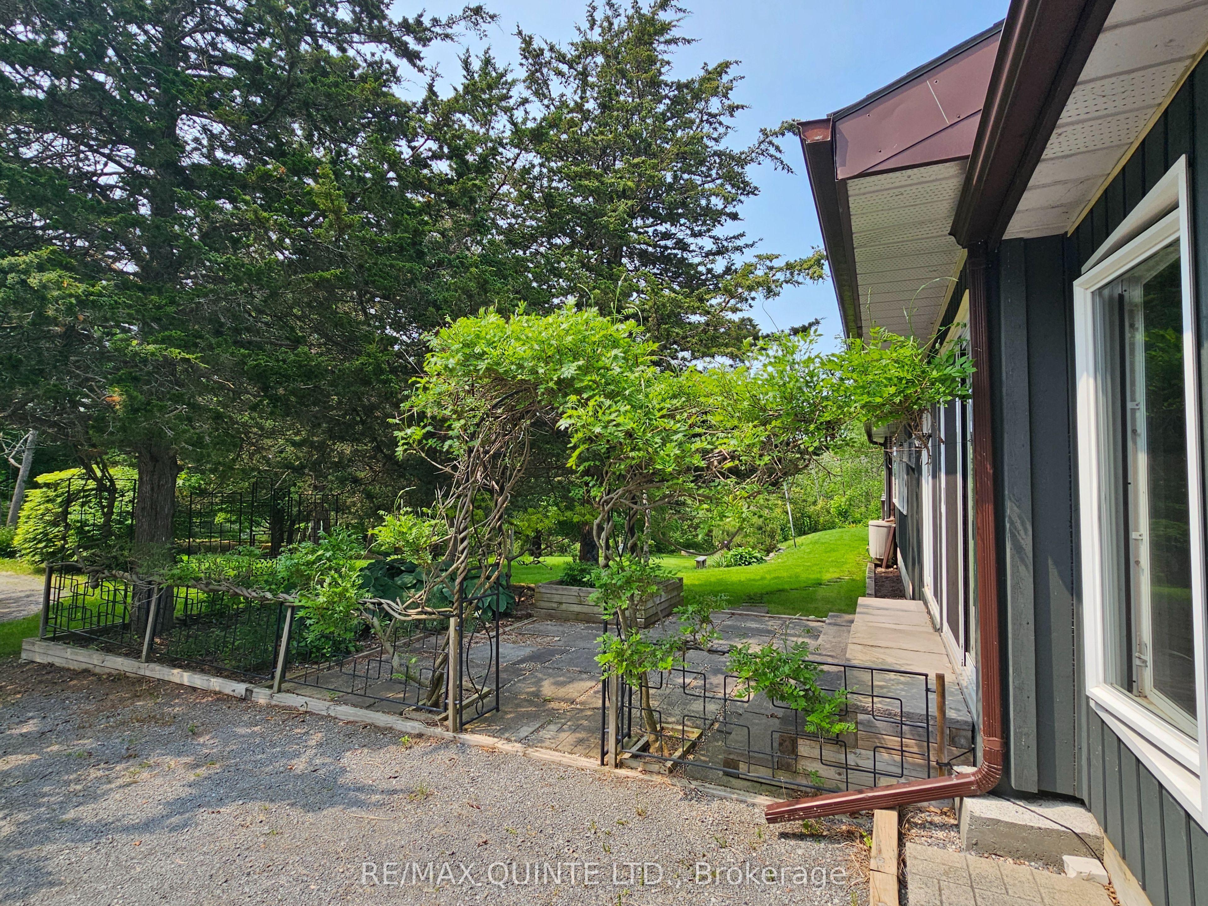 12112d Loyalist Parkway Property Photo 5