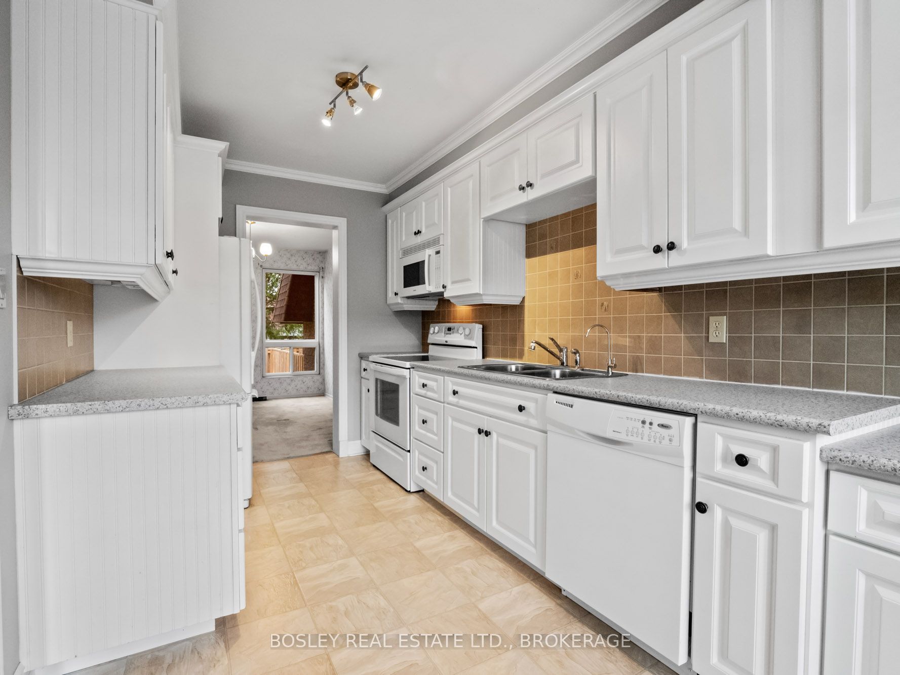 #51 - 122 Lakeshore Road Property Photo 5
