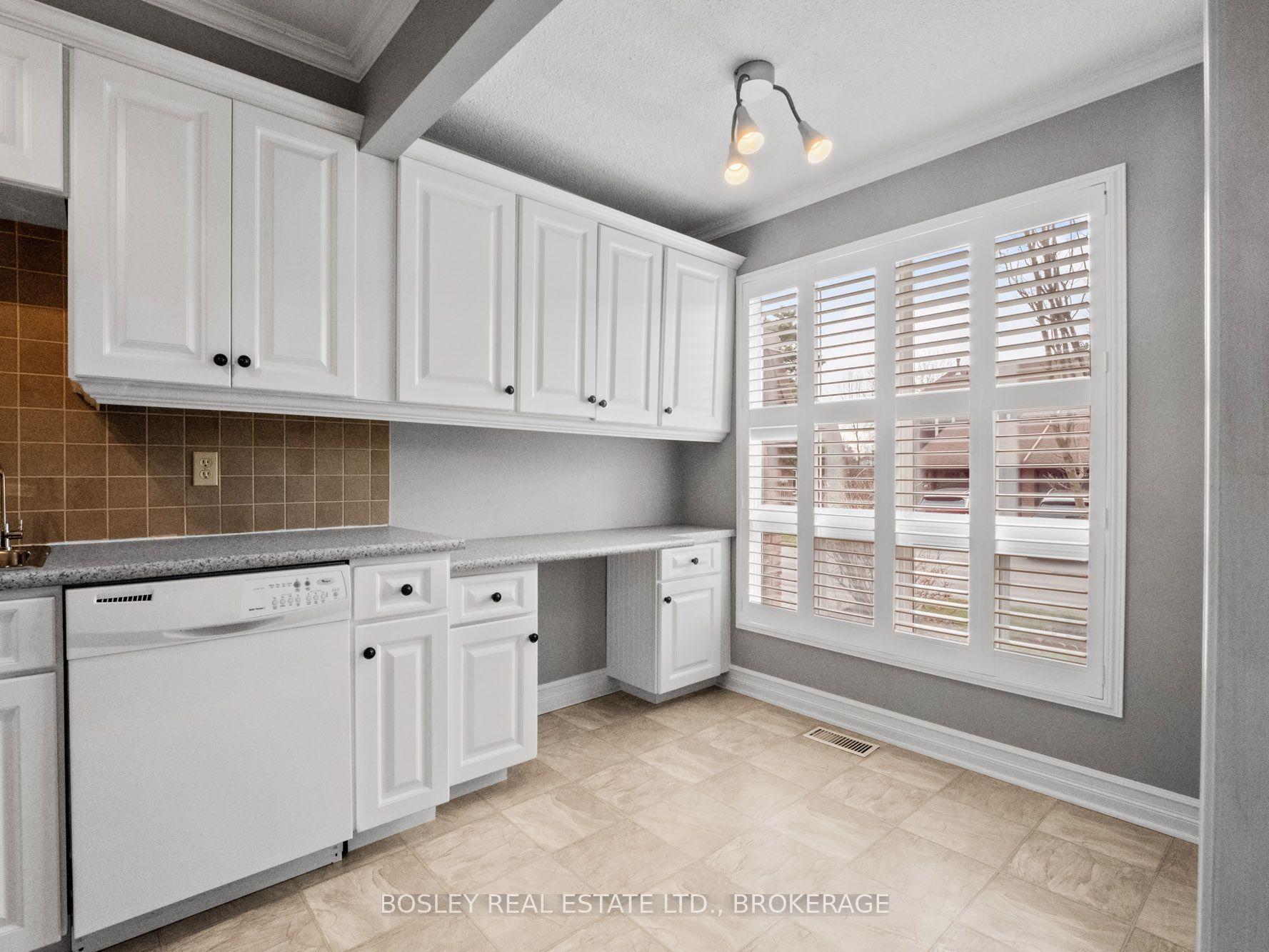 #51 - 122 Lakeshore Road Property Photo 6