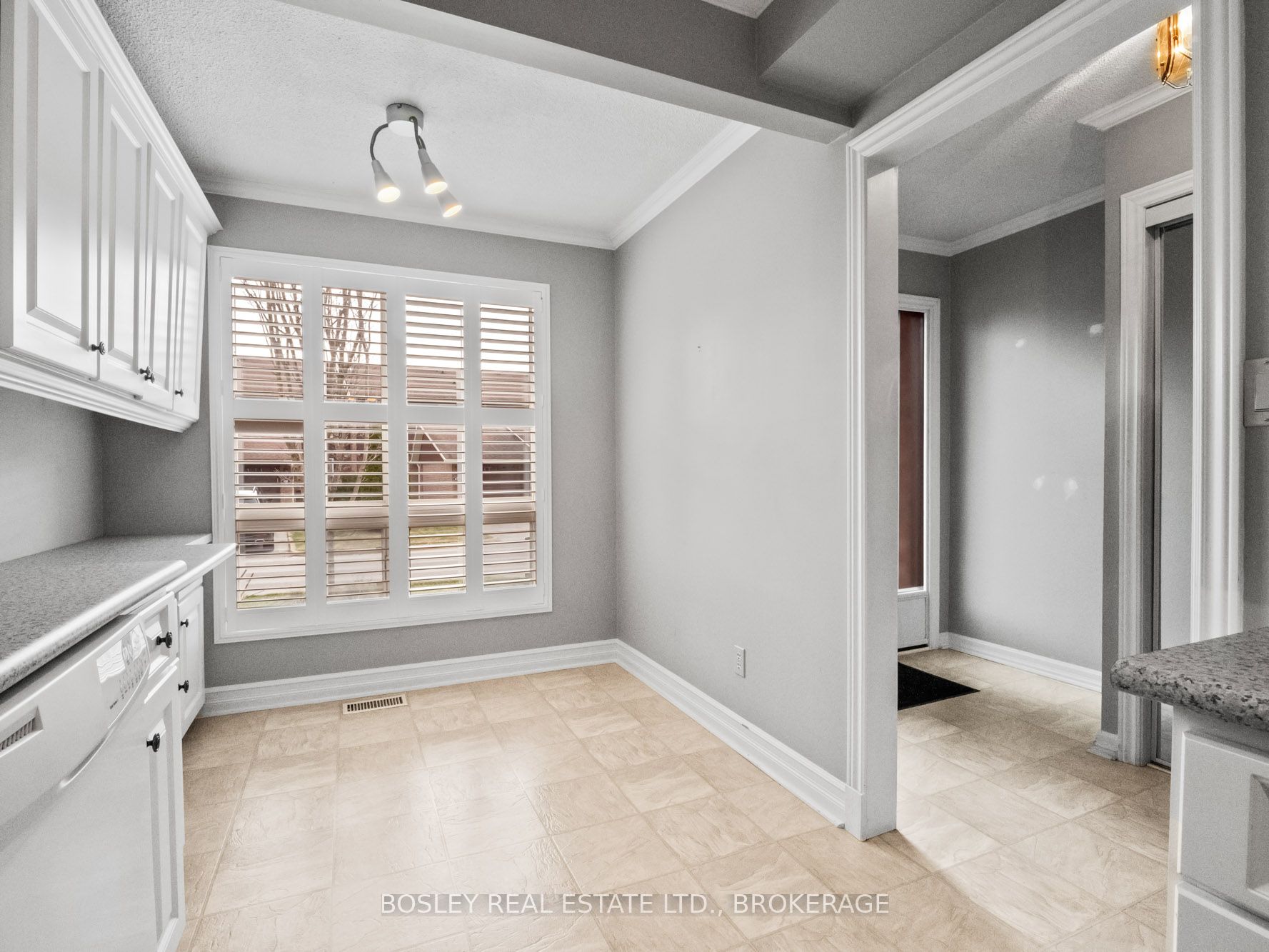 #51 - 122 Lakeshore Road Property Photo 7