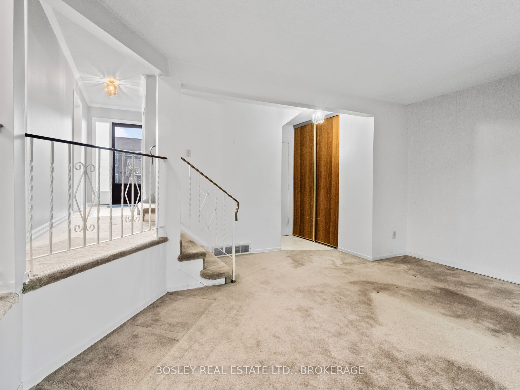 #51 - 122 Lakeshore Road Property Photo 8